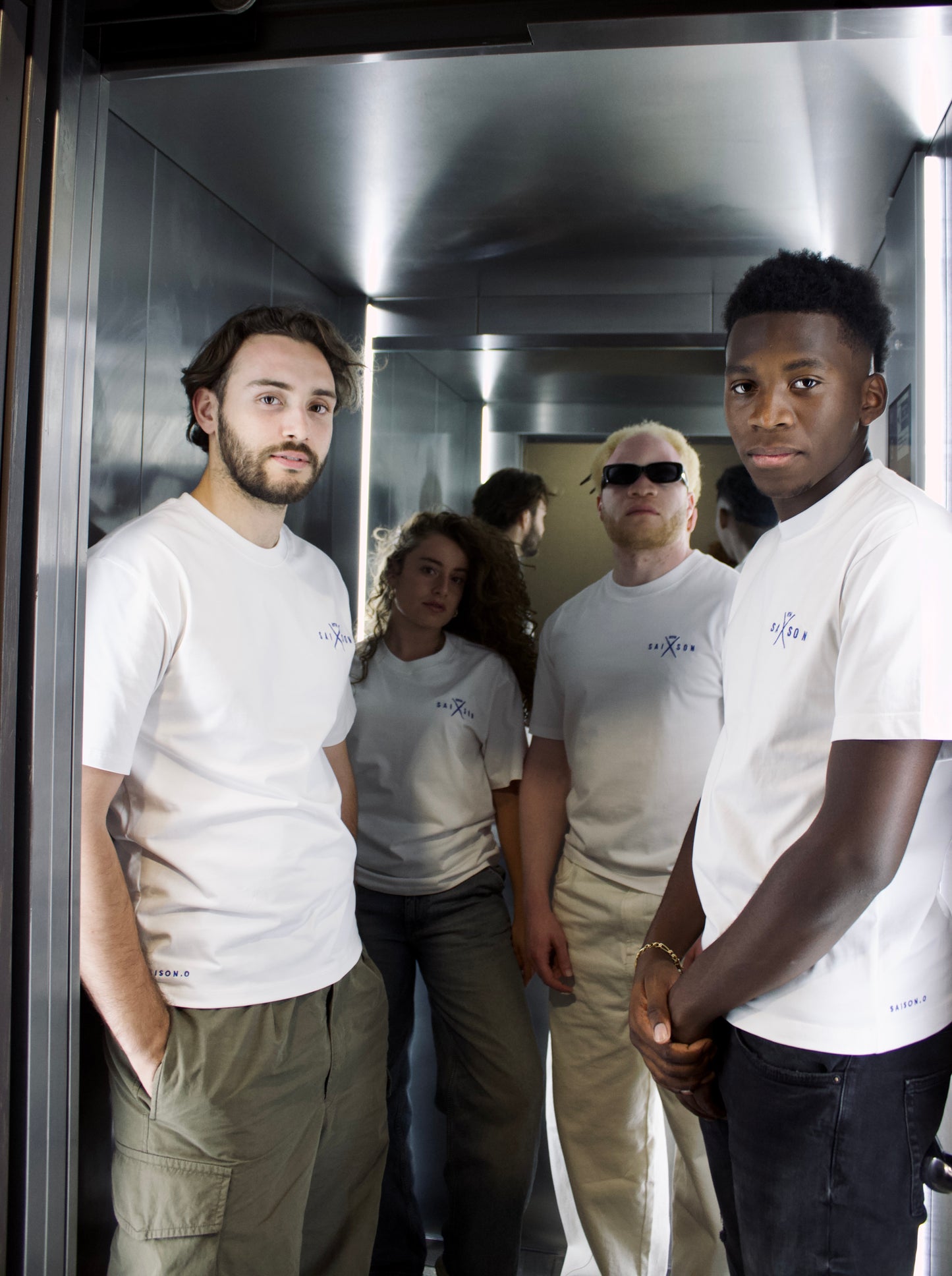 T-shirt blanc Logo cœur bleu roi